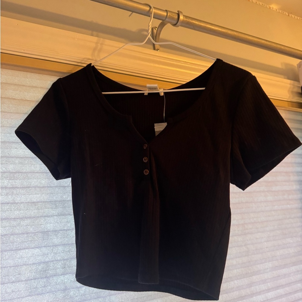 Bozzolo Black Ribbed Henley Crop Top